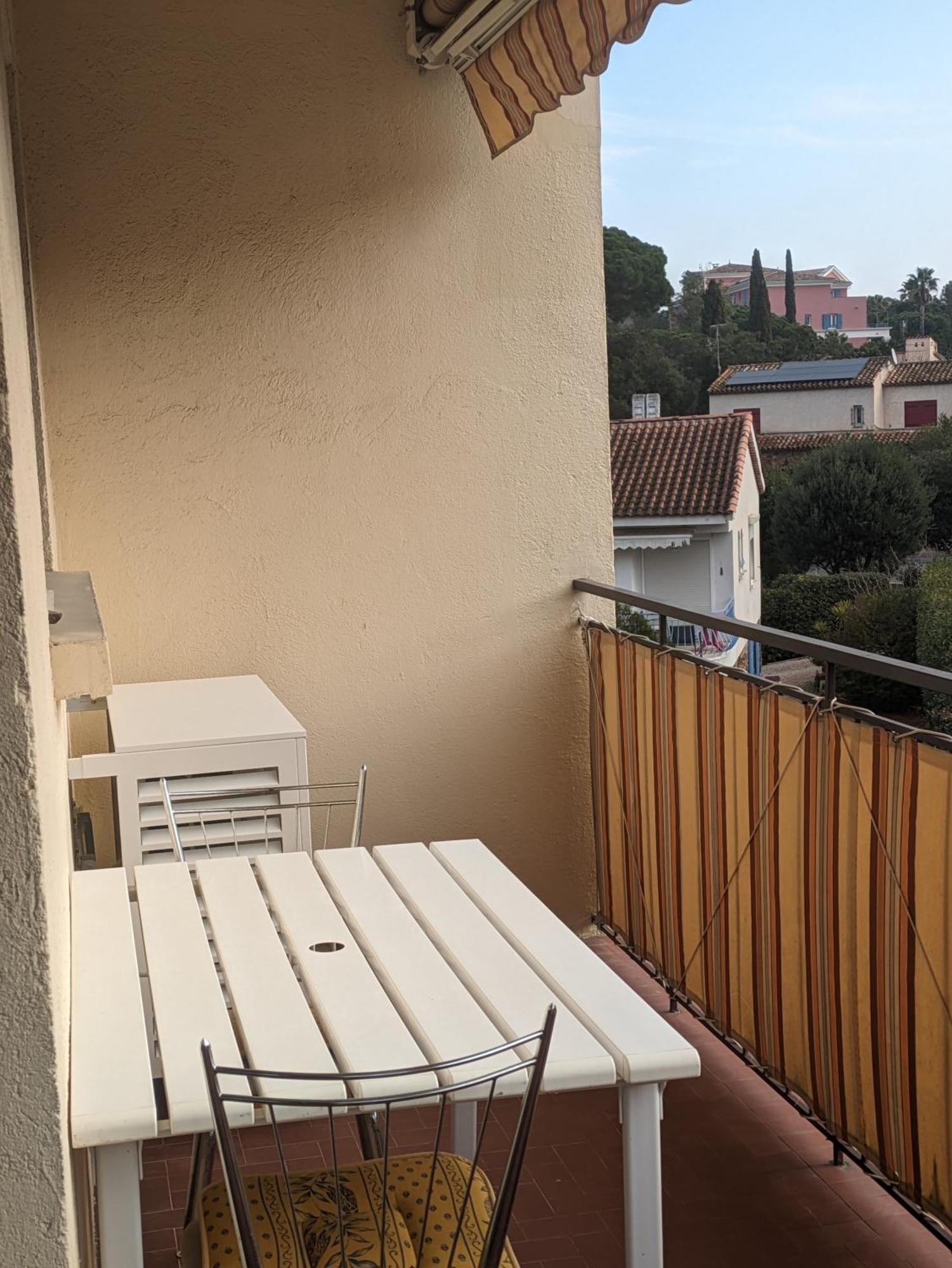 Appartement Spacieux Et Calme Saint-Raphaël Exterior foto